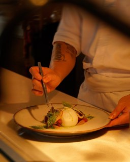 Celebrate Tết with a specially curated Italian-inspired set menu in an elegant, festive ambiance. Raise a toast to new beginnings, and let the nights unfold with delightful flavours, warm togetherness, and unforgettable moments.
----
Đón Tết trong không gian sang trọng, rộn ràng sắc xuân cùng set menu ẩm thực Ý được tuyển chọn tinh tế. Nâng ly chúc cho một khởi đầu mới, để ngày đầu năm trôi qua trọn vẹn với hương vị tuyệt hảo và khoảnh khắc sum vầy khó quên.
----
Discover Tết brochure at: phuquoc.newworldhotels.com/en/rise-with-the-horse/
#RisewiththeHorse #NewYearNewWorld #NewWorldHotels