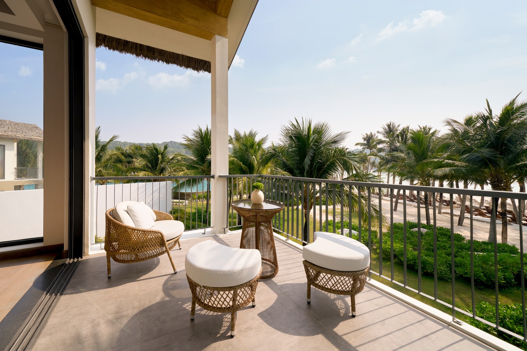 Begin the new year with sunshine, ocean breeze, and the gentle rhythm of island life. Wake up to calm mornings, spend the day by the pool or beach, and end it with festive flavors and sparkling celebrations.
----
Khởi đầu năm mới cùng nắng ấm, gió biển và nhịp sống dịu dàng của đảo ngọc. Thức dậy trong buổi sáng yên bình, tận hưởng trọn ngày bên hồ bơi hay bãi biển, và khép lại bằng hương vị ngày Tết cùng những khoảnh khắc sum vầy khó quên.
----
Discover Tết program at: phuquoc.newworldhotels.com/en/rise-with-the-horse/
#RisewiththeHorse #NewYearNewWorld #NewWorldHotels