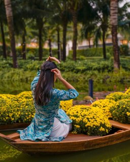 Step into a world adorned with festive cheer, where every corner radiates the warmth of tradition and the joy of reunion, surrounded by the beauty of our green paradise resort. Let's join us as we celebrate the Tết in style.
---
Bước vào làng chài ven biển, nơi mọi ngóc ngách mang hơi thở truyền thống và niềm vui đoàn tụ. Hãy cùng chúng tôi đón Tết thật phong cách tại khu nghỉ dưỡng xanh mát miền nhiệt đới.
----
Discover Tết brochure at: phuquoc.newworldhotels.com/en/rise-with-the-horse/
#RisewiththeHorse #NewYearNewWorld #NewWorldHotels