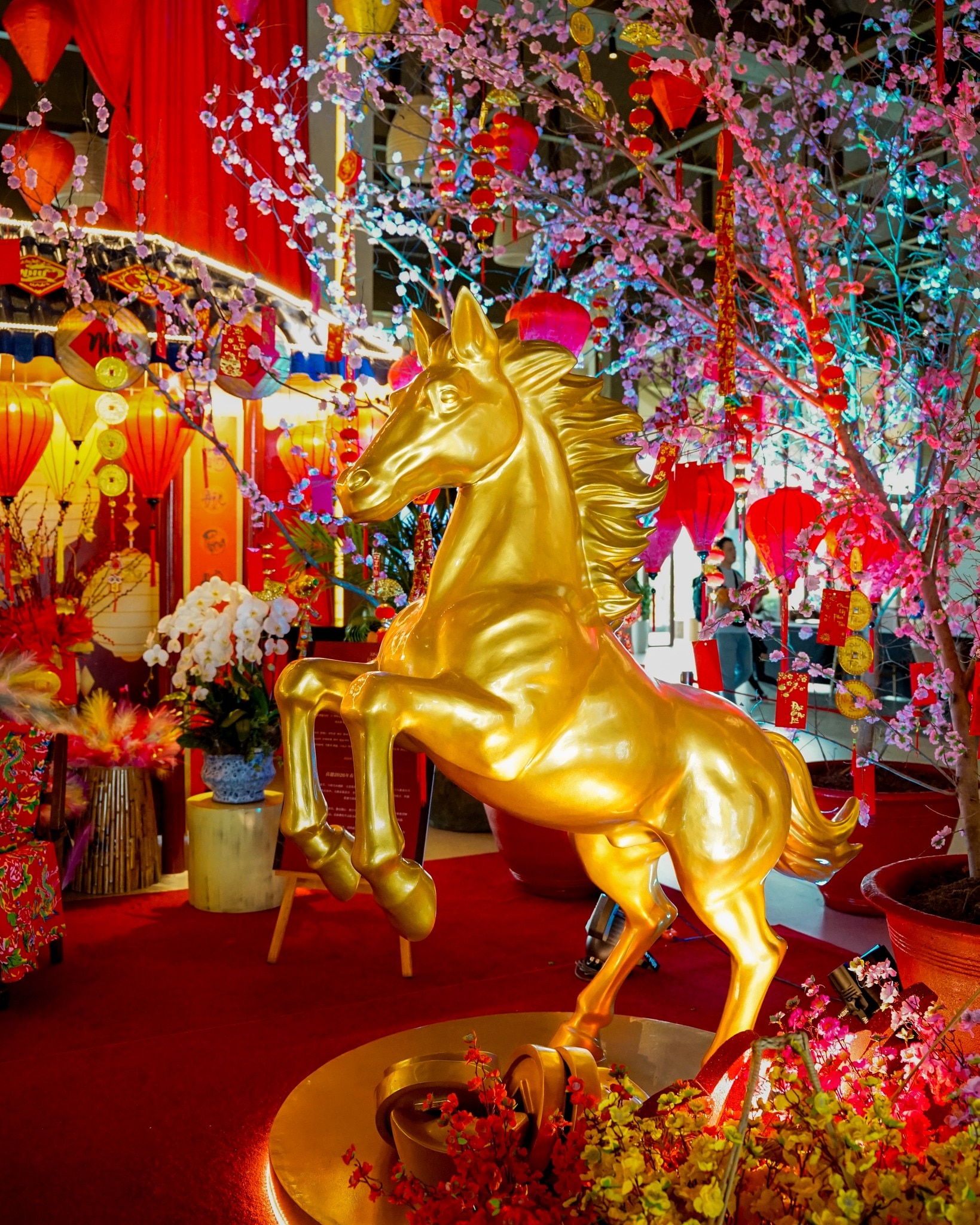 May the Year of the Horse inspire you to rise with strength, move forward with confidence, and gallop toward golden moments, joyful hearts, and dreams coming true, in the most beautiful ways.
---
Chúc bạn năm mới sắp đến vươn mình mạnh mẽ, bứt phá tự tin và tiến xa hơn mỗi ngày, để năm Bính Ngọ ngập tràn những khoảnh khắc rực rỡ, trái tim hạnh phúc và những ước mơ thành hiện thực theo cách đẹp đẽ nhất.
----
#RisewiththeHorse #NewYearNewWorld  #NewWorldHotels