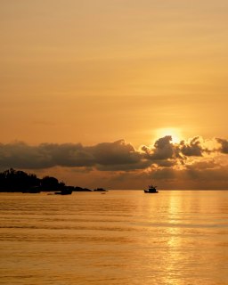 In the serenity of Khem Beach, New World Phu Quoc Resort awakens to moments of beauty and an exciting journey awaits discovery.
----
Trong sự tĩnh lặng của Bãi Khem, New World Phu Quoc Resort thức giấc cùng những khoảnh khắc đẹp đẽ và hành trình thú vị đang chờ được khám phá.
----
Discover more: phuquoc.newworldhotels.com
#NewWorldPhuQuocResort  #NewWorldHotels