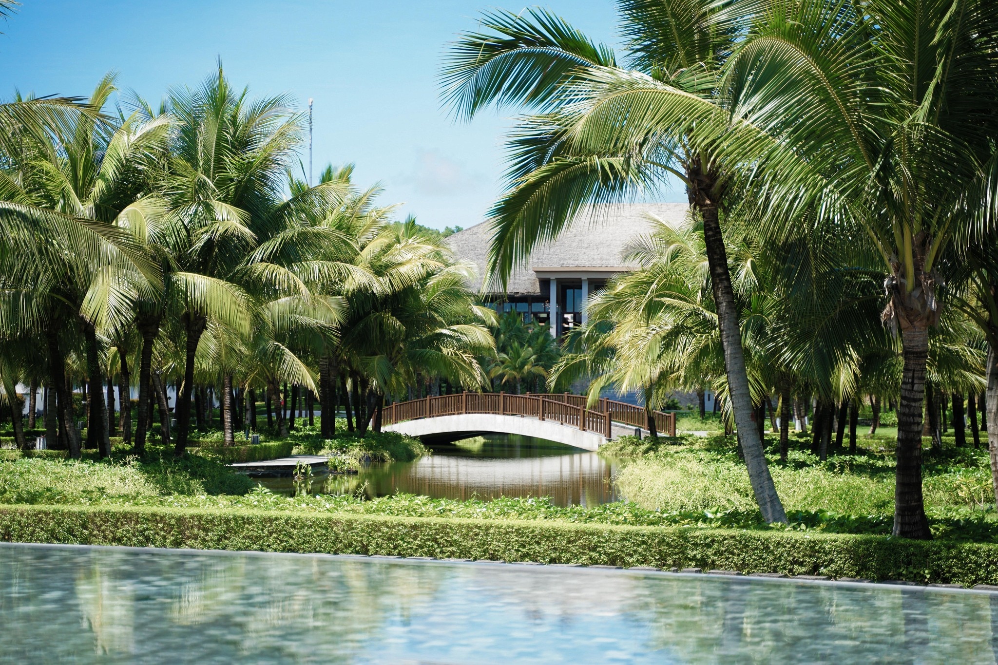 Escape to an extraordinary Easter getaway amidst pristine beaches and shimmering turquoise waters. Indulge in elevated comforts, serene relaxation, and festive delights that will create unforgettable moments.
----
Khám phá  kỳ nghỉ lễ Phục Sinh trọn vẹn bên bãi Khem nguyên sơ, nơi làn nước ngọc lục bảo lấp lánh hòa quyện cùng tiện nghi tinh tế, sự thư thái và những hoạt động lễ hội đầy thú vị, hứa hẹn mang lại những kỷ niệm khó quên cho bạn và những người thân yêu.
----
Discover more: phuquoc.newworldhotels.com/en/easter-in-paradise
#NewWorldPhuQuocResort #NewWorldHotels #Easter