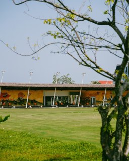 At Kem Beach Driving Range, expansive open space and tranquil surroundings set the stage for focused practice. Refine your technique and perfect every movement with ease, each swing bringing you one step closer to mastery.
----
Tại Kem Beach Driving Range, không gian rộng mở cùng sự tĩnh lặng trong lành tạo điều kiện lý tưởng để bạn tập trung, tinh chỉnh kỹ thuật và hoàn thiện từng chuyển động. Mỗi cú đánh là một bước tiến gần hơn đến sự hoàn hảo.
----
Discover more: phuquoc.newworldhotels.com/.../khem-beach.../
#KemBeachDrivingRange #NewWorldPhuQuocResort #NewWorldHotels