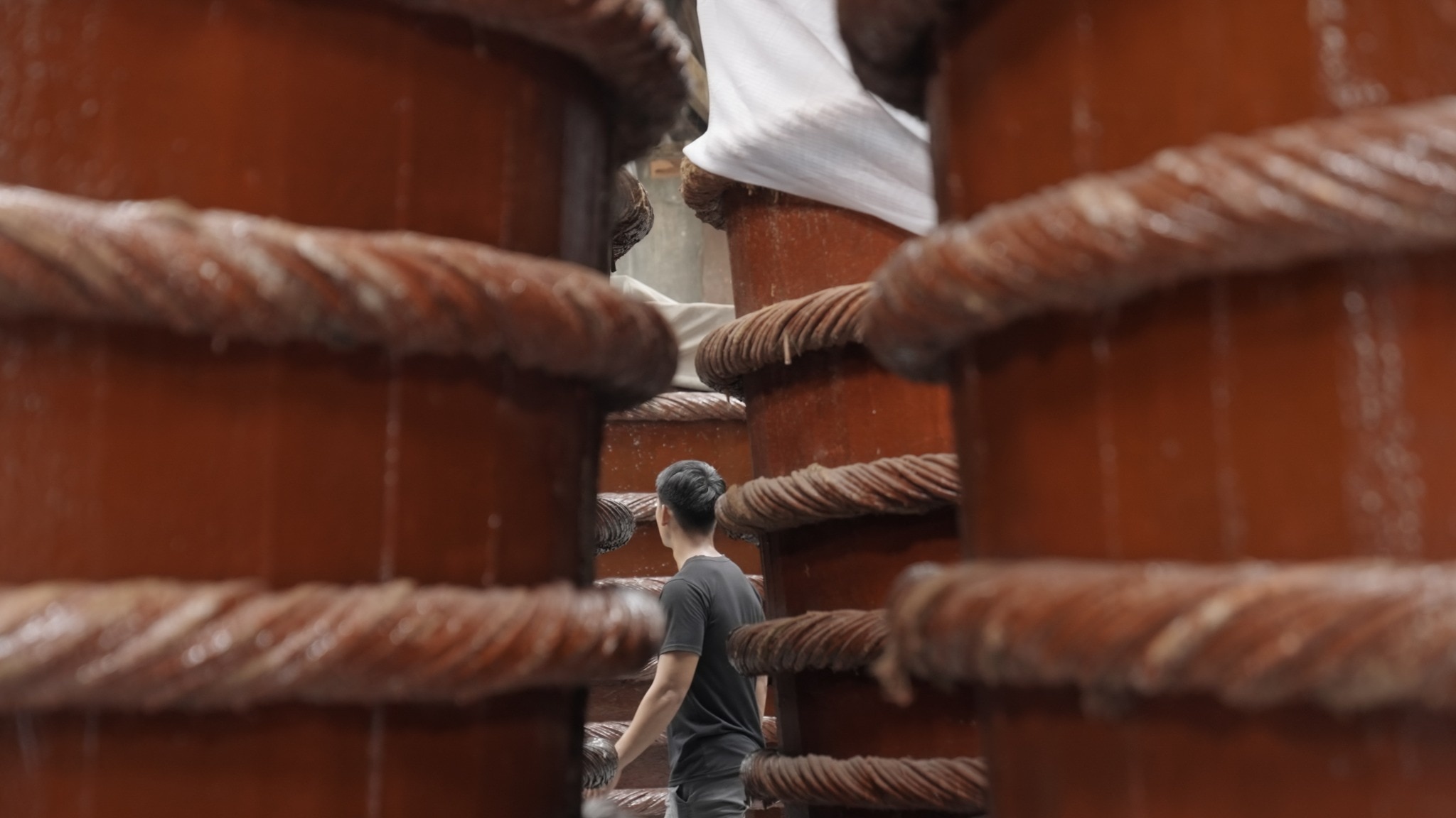 The briny scent of the sea gently fills the air, guiding us back to the roots of Pearl Island, where silent yet steadfast wooden barrels brim with anchovies, standing as living testaments to Phu Quoc’s proud tradition of fish sauce craftsmanship.
----
Mùi biển mặn mòi thoảng qua trong gió, dẫn lối ta trở về cội nguồn của đảo Ngọc, nơi những thùng gỗ bời lời âm thầm ủ cá, bền bỉ như chứng tích sống động của nghề làm nước mắm đã gắn bó với người dân Phú Quốc qua bao thế hệ.
----
Discover more: phuquoc.newworldhotels.com
#NewWorldPhuQuocResort #NewWorldHotels