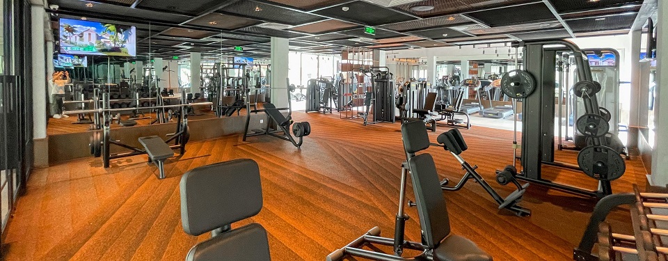 The fitness center with complete and modern equipment at the New World Phu Quoc Resort.
