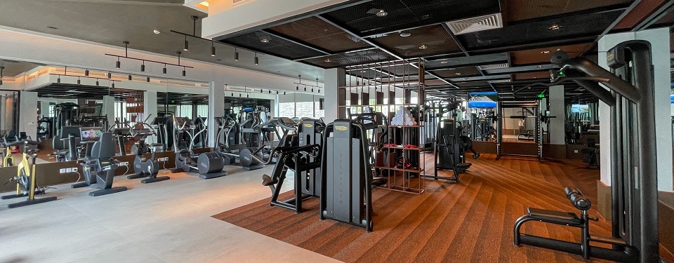 The fitness center with complete and modern equipment at the New World Phu Quoc Resort.