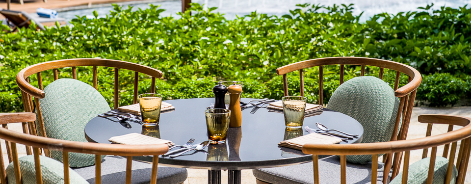 Tận hưởng bữa sáng với không gian trong lành tại nhà hàng The Bay Kitchen của New World Phú Quốc Resort.