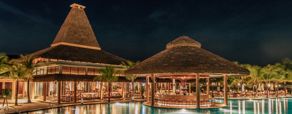 Pool Bar next to Lua Grill & Bar at New World Phu Quoc Resort